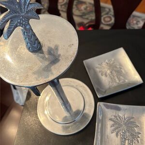 Silver/pewter-colored Palm /Palmetto tree paper towel holder and 2 trays
